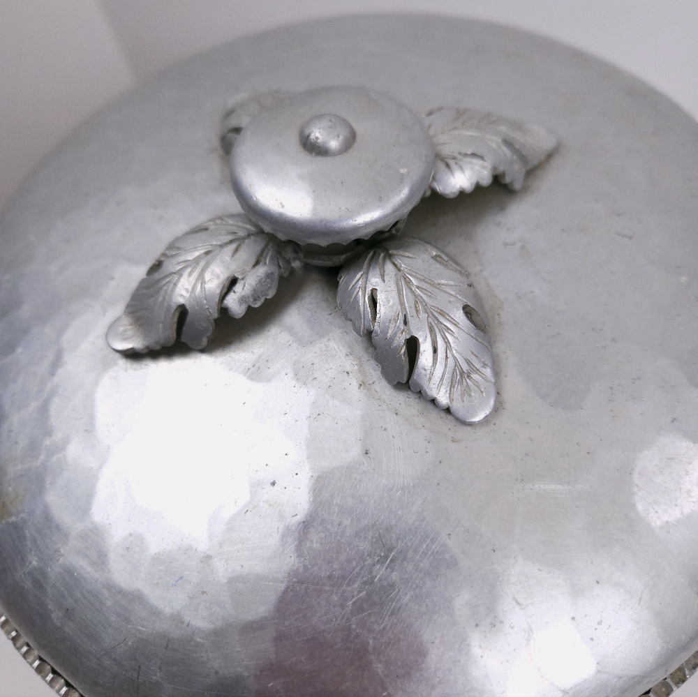 Vintage 1950s Continental Hammered Aluminum Chrysanthemum Ice Bucket - Picture 4 of 15